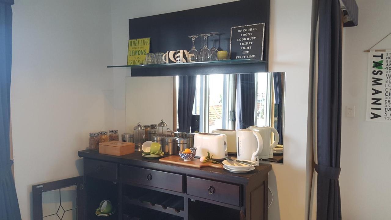 Lewi Waters Acomodação com café da manhã Lewisham Exterior foto